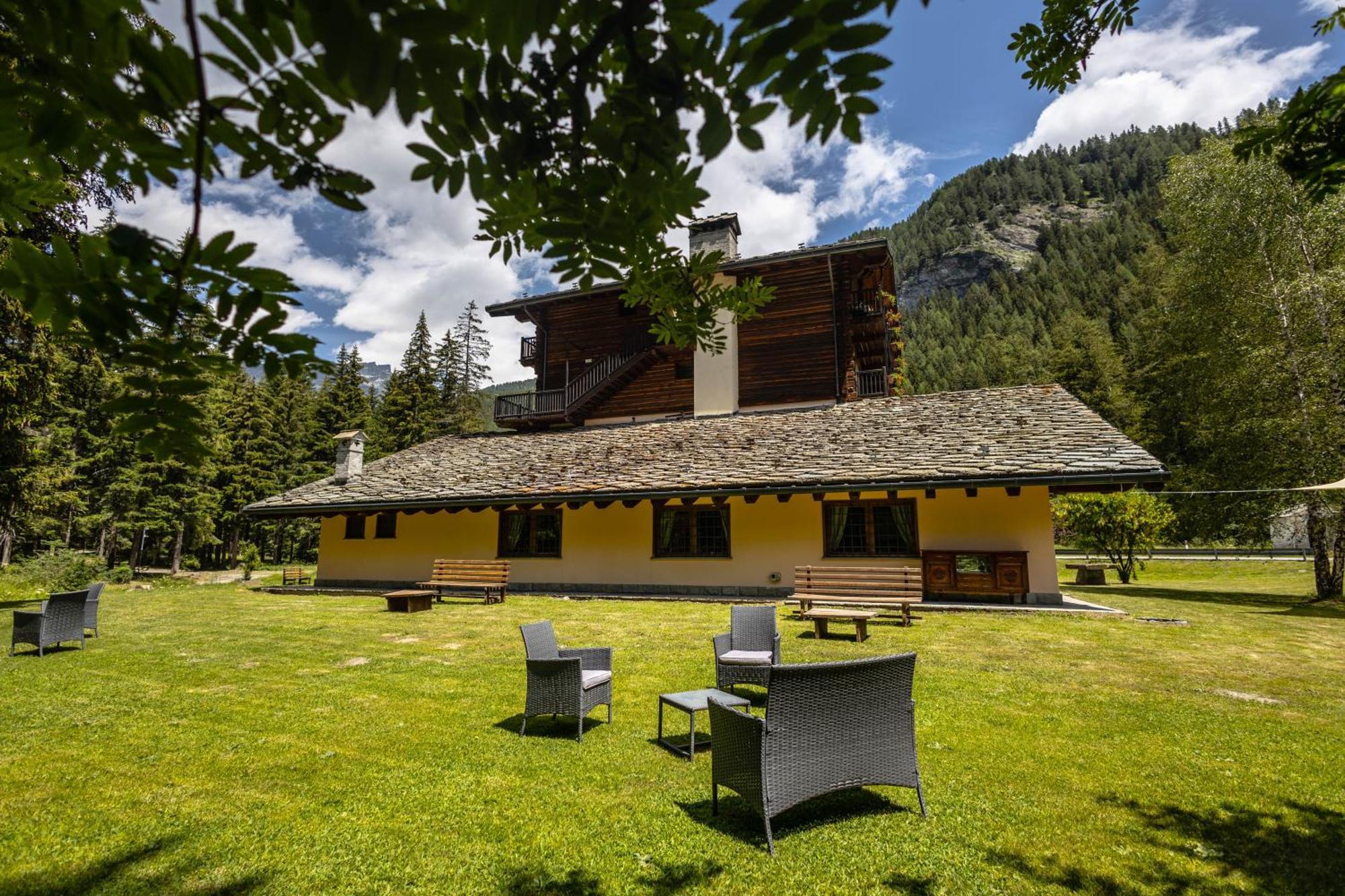 Alpine Forest Hotel Champoluc Exterior photo